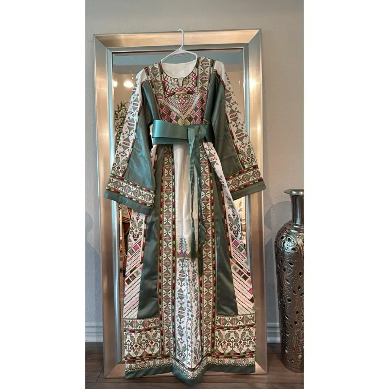 Palestinian Embroidered Thobe - Traditional Dress with Intricate Embroidery and Cultural Design