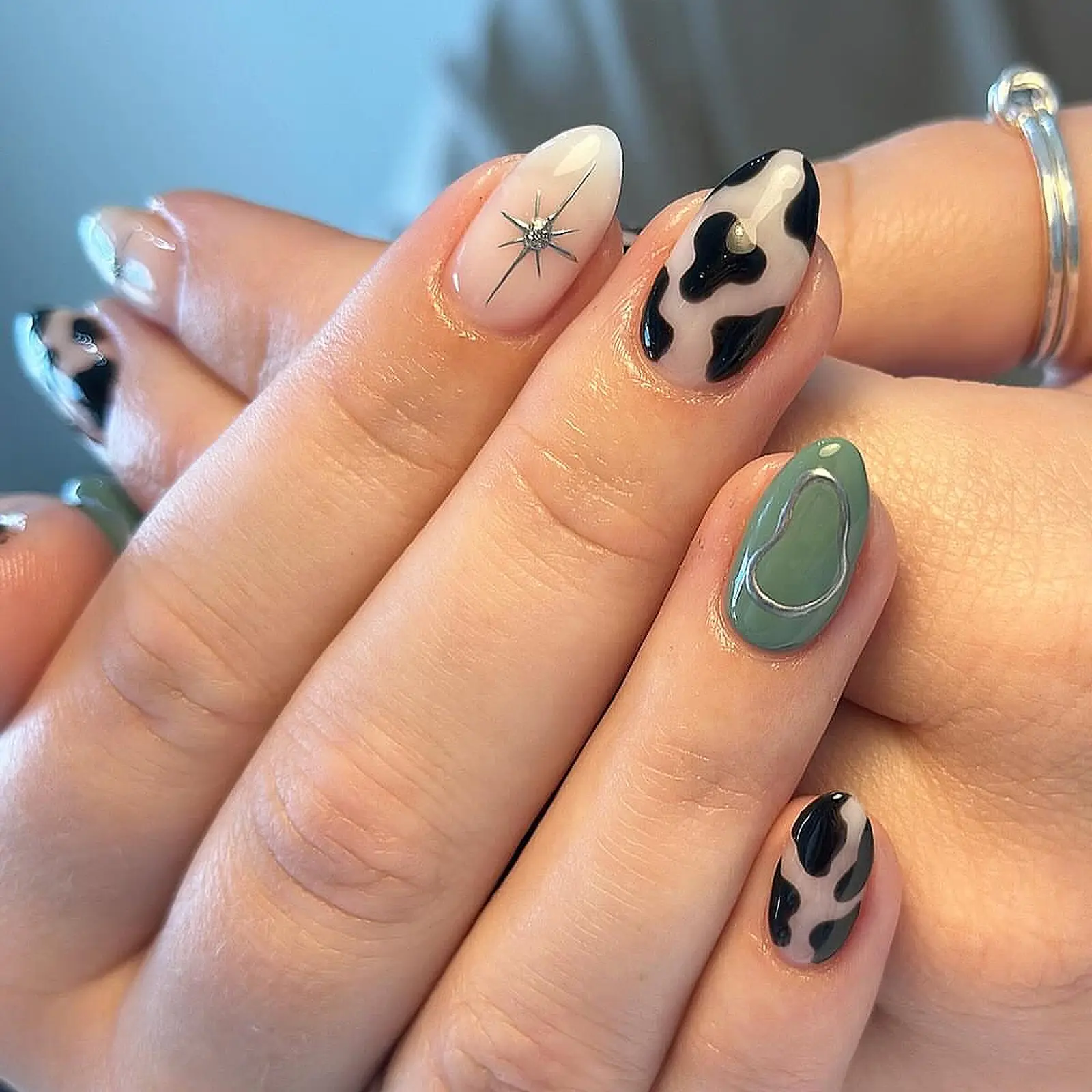 24pcs Almond Shape Full Cover False Nails Set, Colorblock Cow Print & Striped Design, Glossy Finish, Includes Gel Glue & Nail File, Nail Kit Set, DIY Nail Art, Nail Art Kits, Nail Art Supplies, Fake Nails Kit