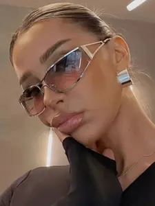 New Curved Y2K Spicy Girl Style Glasses with Side Cutout Design, Trendy Fashionable Unisex Metal Frame Eyewear, Suitable for Street Wear, Fashion Shows and Daily Use