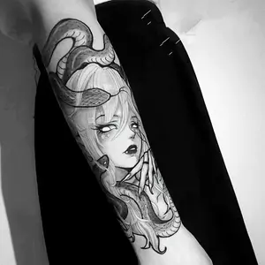 6 Large Herbal Tattoo Stickers, Containing 1 One Medusa Elements and 5 One Random Patterns, Lasting for 7-15 Days, Waterproof and Anti-Friction, Realistic Effect, Suitable for People Who Don't Want Tattoo Pain