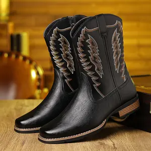 Designed for stylish men, these boots feature a classic design with wing embroidery. capture the wild spirit of western pioneers. Every stitch embodies freedom and retro aesthetics. Perfect for work, riding, and daily walks. Fashion para hombre