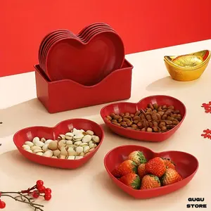 6Pcs red heart-shaped plates, ideal for fruits, snacks and candies. Perfect for Valentine's Day, weddings and banquets.