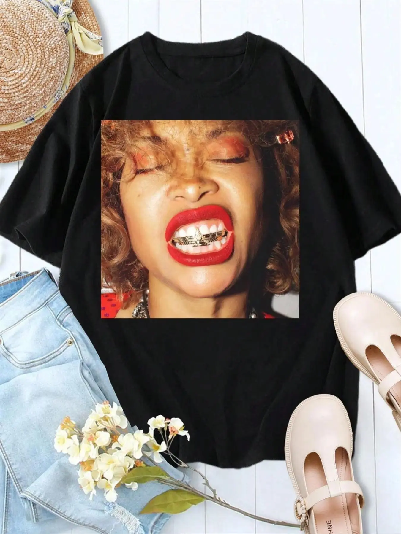 Retro Hip Hop Grillz Graphic T-Shirt, Vintage 90s Rapper Aesthetic Print Oversized Crew Neck Tee, Unisex Short Sleeve Streetwear Cotton Top, Trendy Urban Fashion Shirt for Hip Hop Fans, Streetwear Lovers and Casual Outfit Enthusiasts