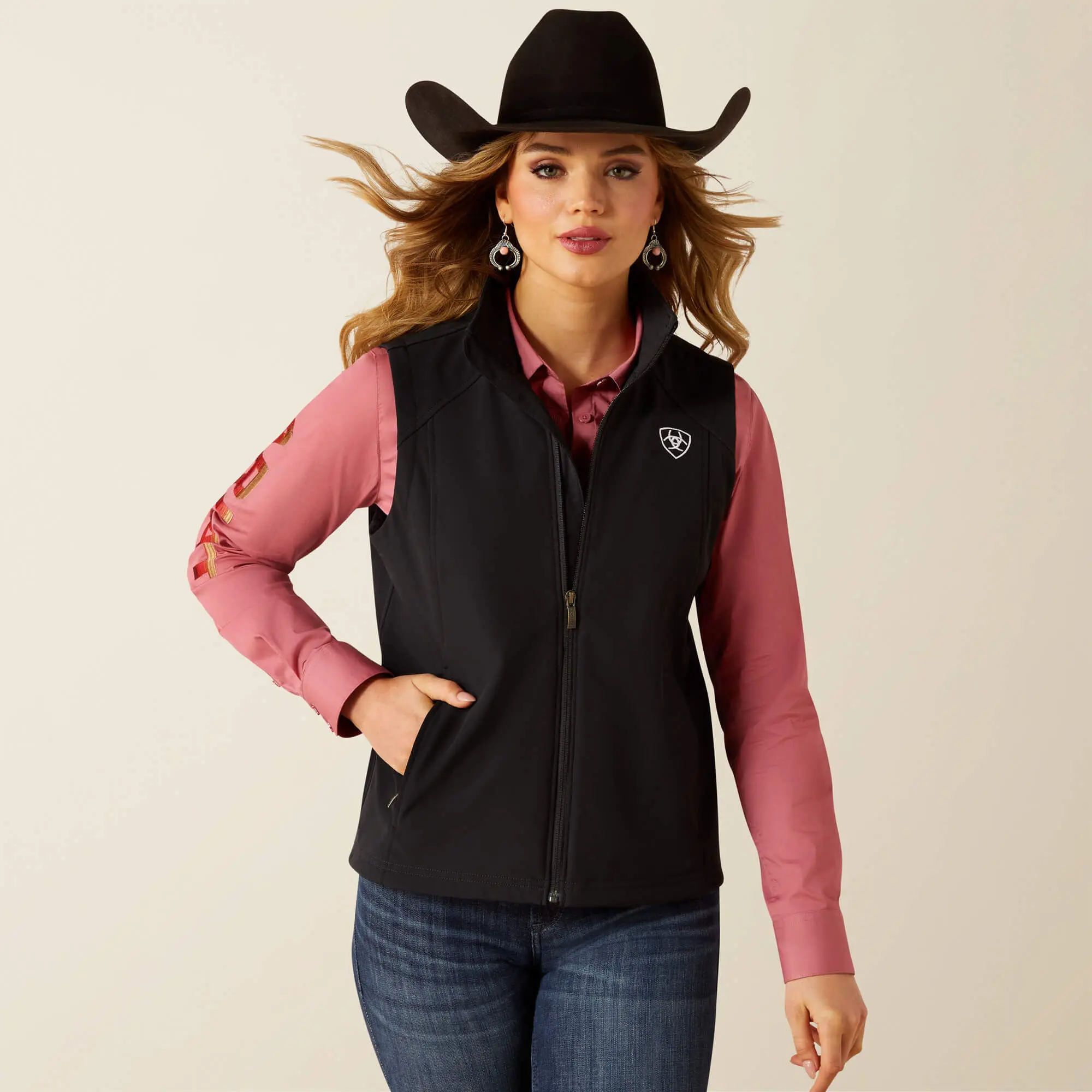 Ariat Women - Logo Softshell Vest (Black) 10062786