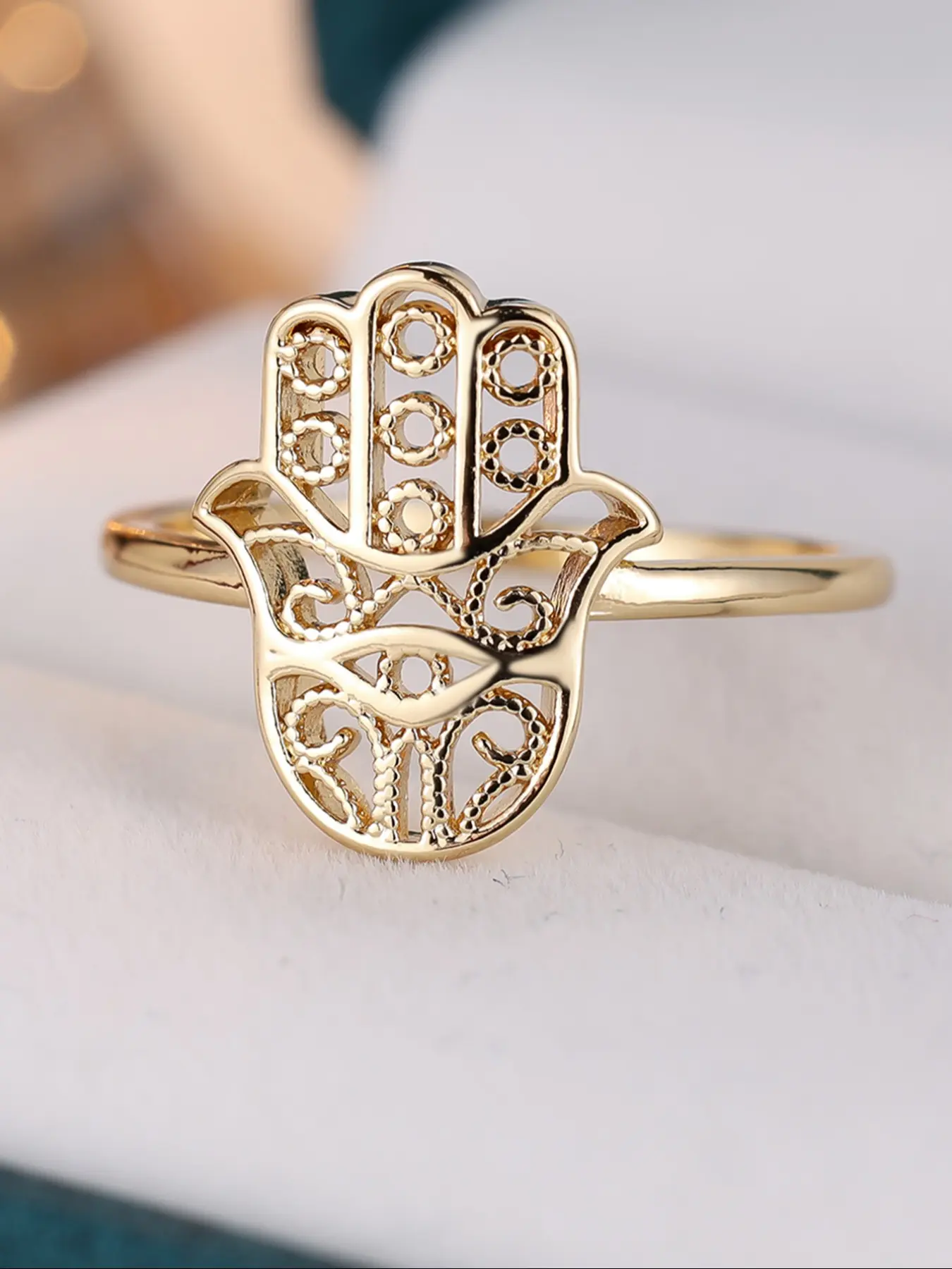 Exquisite and luxurious golden court pattern Fatima Hand Ladies Ring Ladies Trendy Exaggerated Peplum Ring Statement Ring Party Jewellery Elegant Ring Jewelry Rings