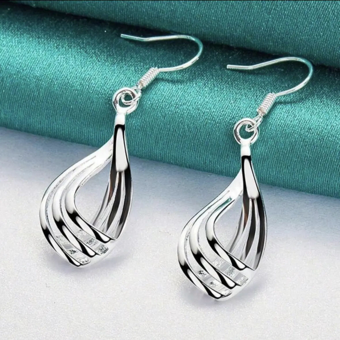 Women’s Silver-Tone Teardrop Earrings - Elegant Minimalist Twisted, Lightweight Stylish Aesthetic Earrings for Women, Fashion Costume Jewelry for Daily & Party Wear, Stylish Jewelry, Fashionable Jewelry Accessories
