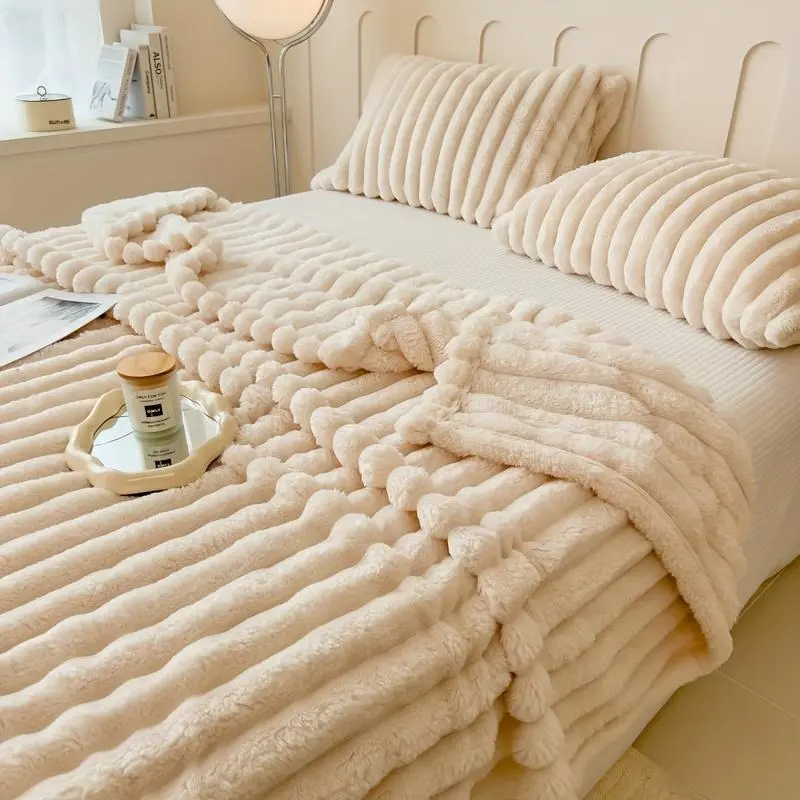 Ultra-Soft Plush Blanket, Fluffy Blanket, Soft Comfy Blanket, Cream Color Design, Soft and Skin-Friendly, Warm and Comfortable, Cozy Blanket, Ideal for Bed Sofa Home Decor Gift, Fluffy Cozy Blankets