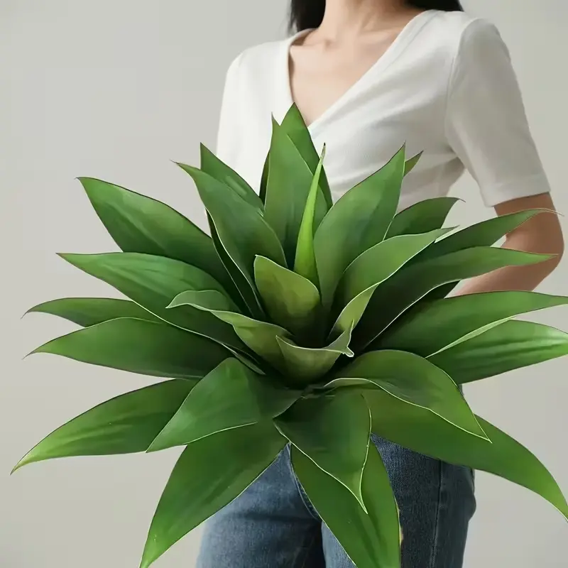 Large Artificial Agave Plant, Realistic Palm-Like Agave, Dense Leaves, Year-Round Decoration, Fake Plant Decoration, Decorative Fake Plants, Suitable for Door, Balcony, Office, Shop, Artificial Simulation Plant, Artificial Plants