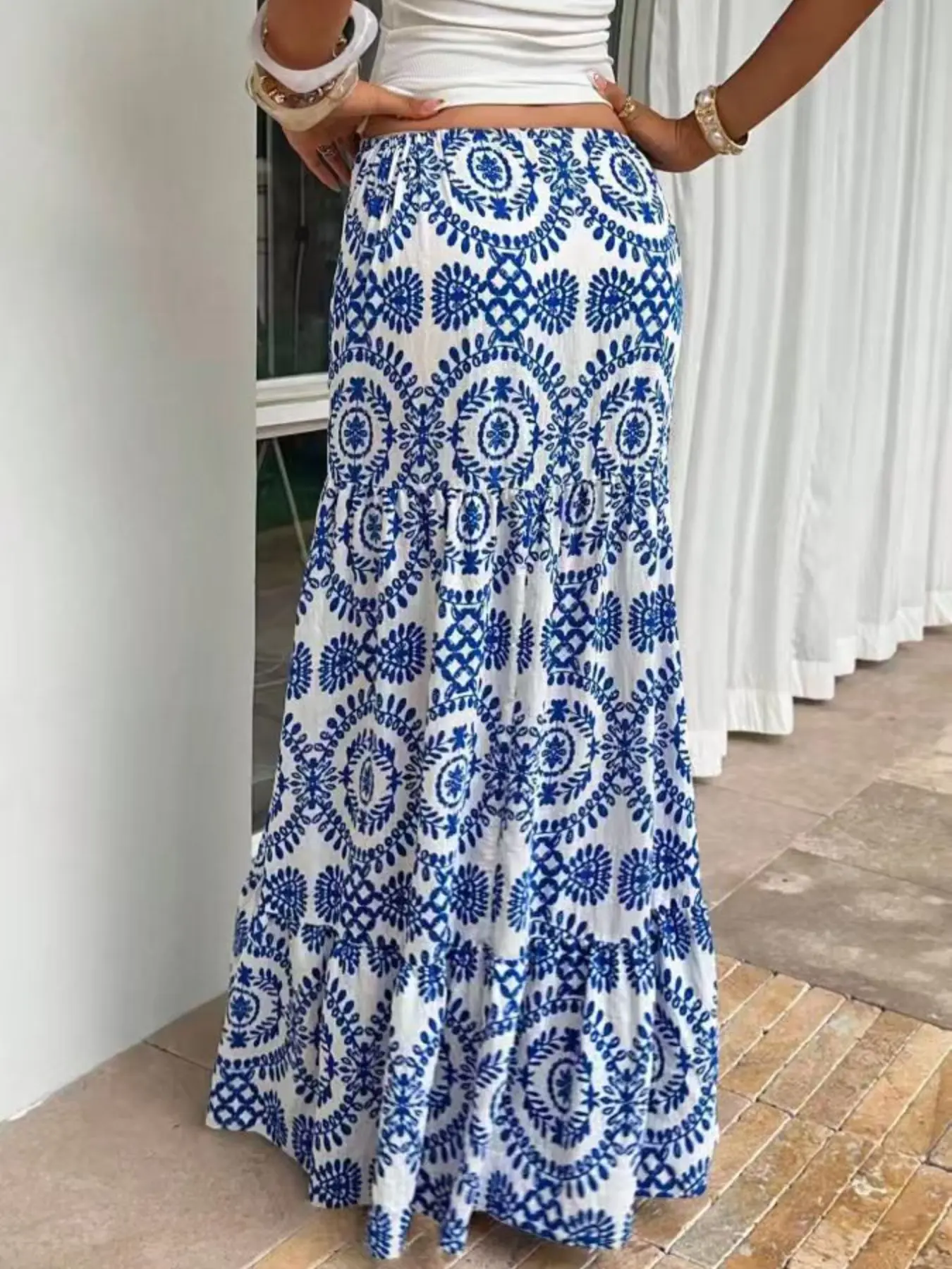 Women's Paisley Print Boho Maxi Skirt, Fitted-Waist Bohemian Long Skirt, Comfortable All-Season Woven Fabric, Perfect for Vacation, Casual and Everyday Wear, Chic Ethnic Elegant Style