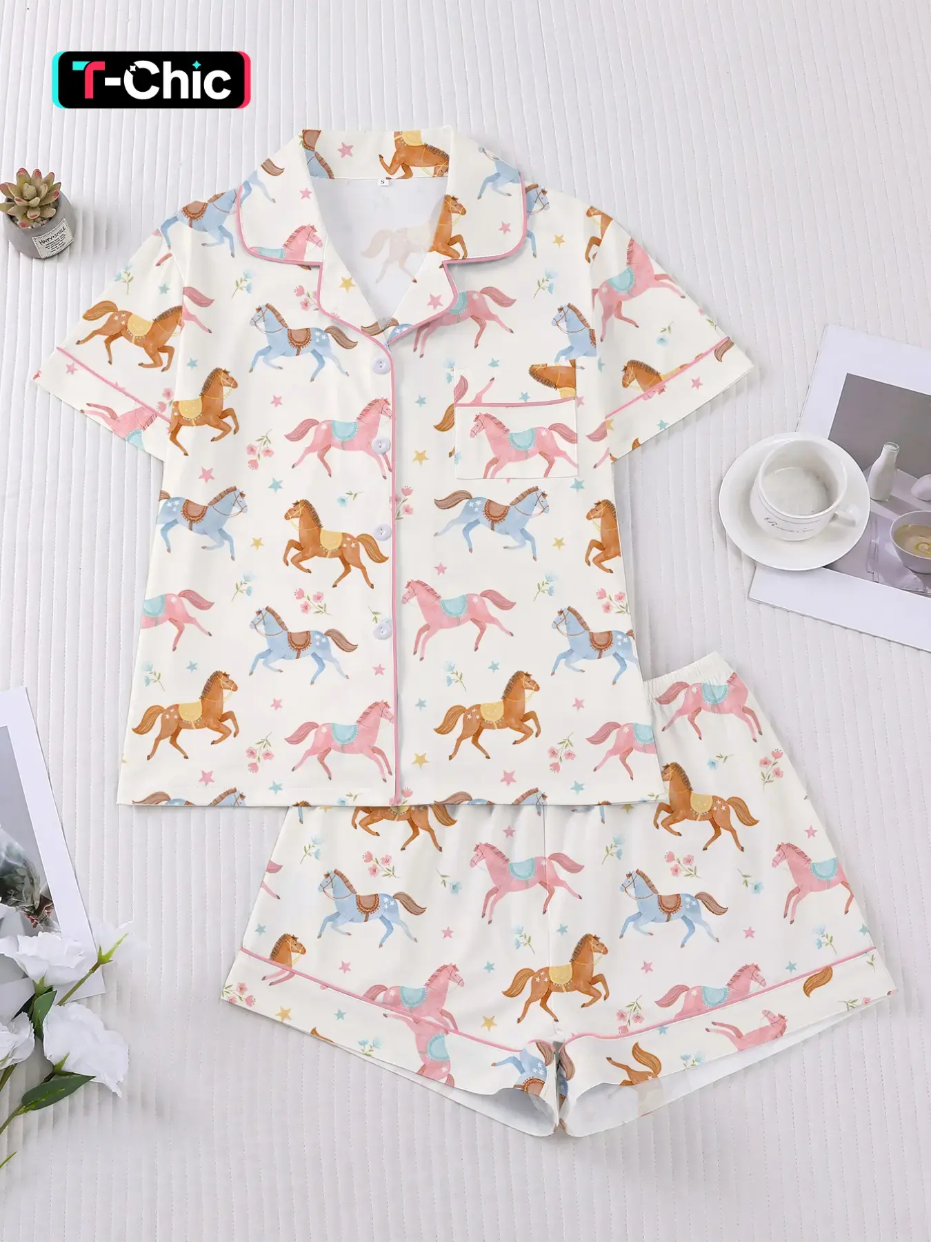 Women's 2-Piece Pajama Set Loungewear, Casual Fitted All-Over Print Horse, Comfortable Short Sleeve Top & Elastic Shorts, Ideal for Home & Outdoor Nightwear