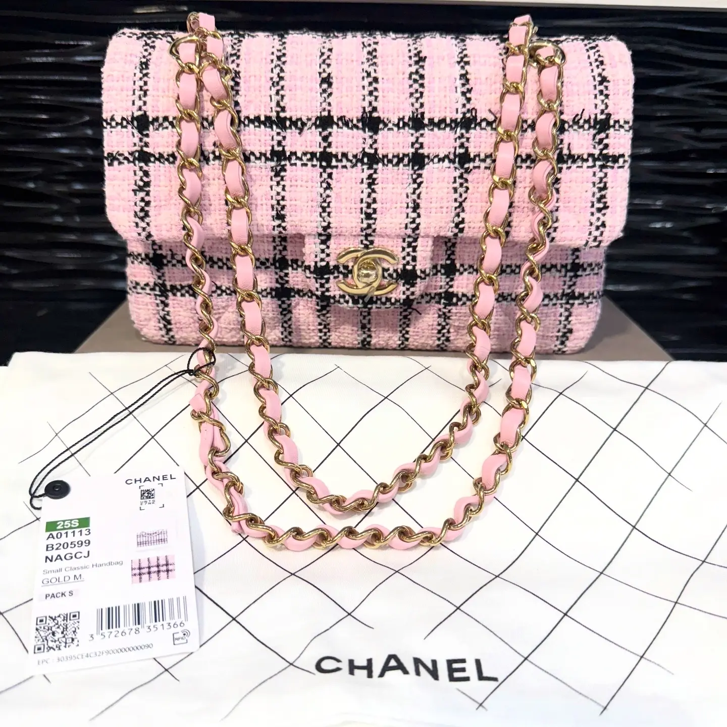 Pre-owned CHANEL tweed Shoulder Bags Small Classic Handbag & Gold Tone Metal Pink & Black