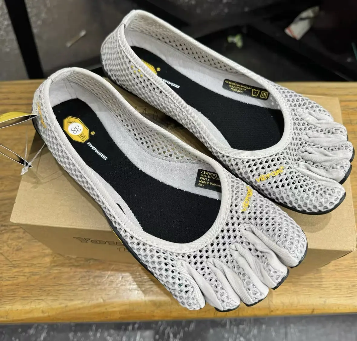 Vibram V-Soul 5 Finger Shoes for Women, Lightweight PU Workout Sneaker with Barefoot Feel for Yoga & Pilates, Gym Workouts, Training Footwear, Fitness Dance, Pu Upper, Hook Strap, Anti-Slip Sole, Durable Athletic Footwear, Indoor Fitness Shoes, Nonslip Gy