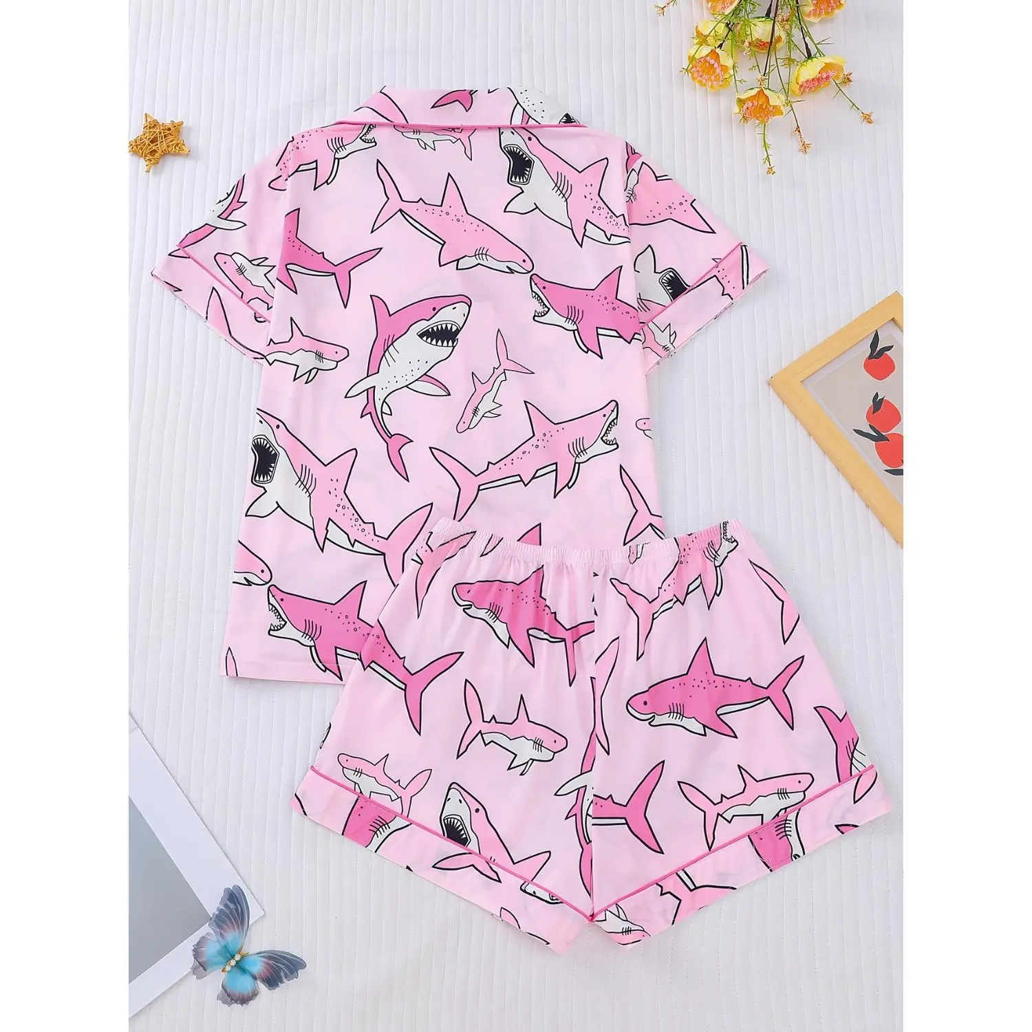 Powder Shark Print Women's Pajama Set - Short-Sleeve Button-Up Shirt with Turned Collar and Elastic Waist Shorts, Casual and Comfortable Sleepwear for All Seasons