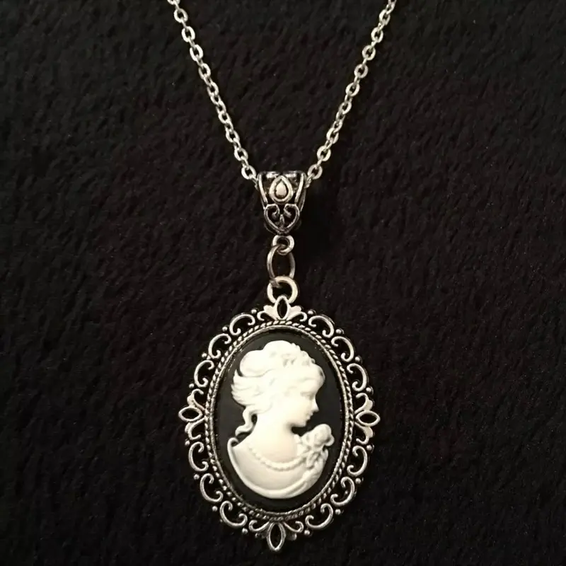 Classic Women's Cameo Pendant Necklace, Vintage Style Black Copper Jewelry with 18-Inch Chain for Parties and Banquets, Fashionable Accessories, All Fit, Female, Party, Vintage Cameo