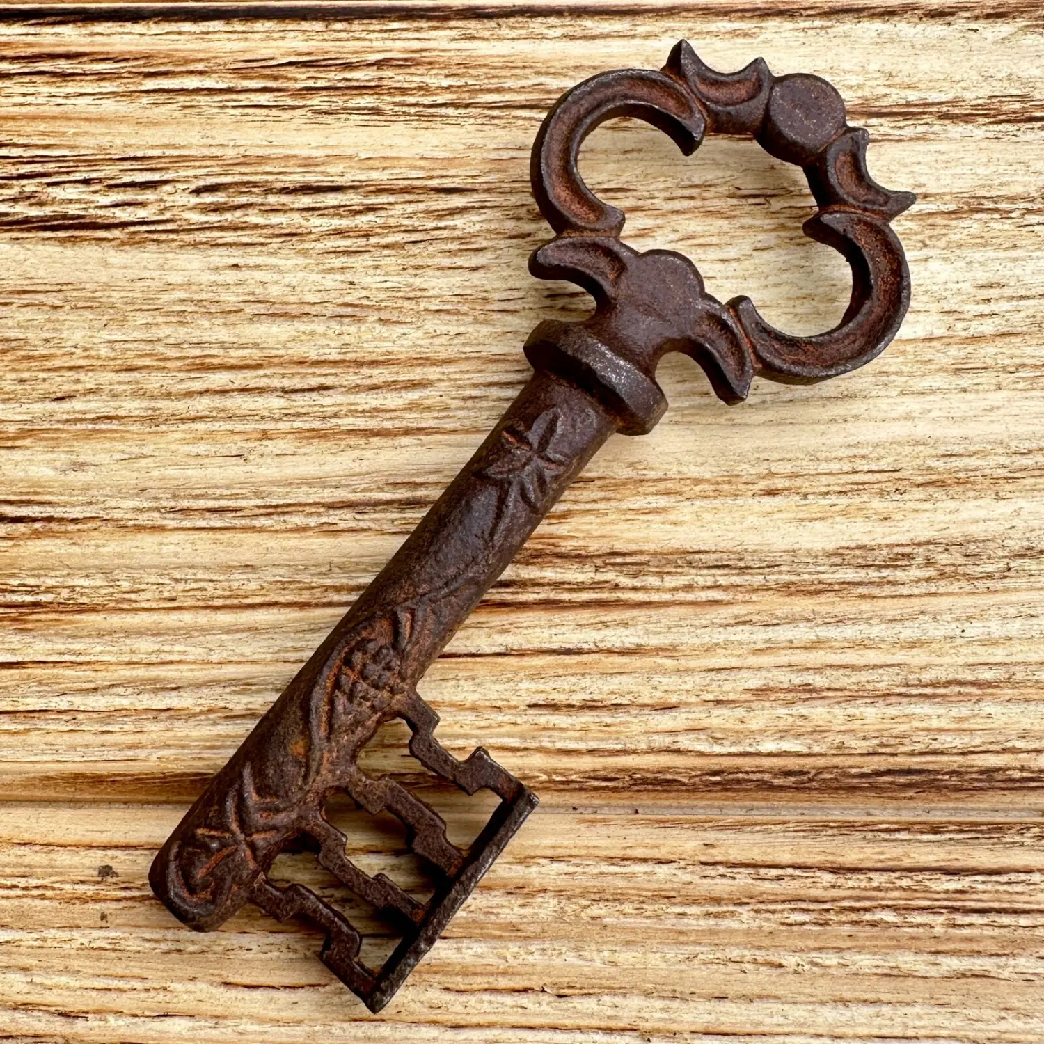 4 in Victorian Mansion Cast Iron Skeleton Keychain, Ornate Detail Vintage Distressed Look Antique Finish Hand Key, Victorian Decor Decoration Fashion Accessory