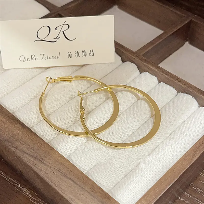 Women's Niche Exaggerated Flat Circle Statement Ear Hoops - Gold, Silver Tone Metal Coated Shiny Metallic Costume Jewelry Earrings for Daily, Evening Wear (Pair Set), Costume Statement Jewelry