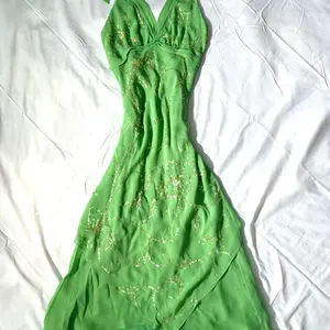 Rare BCBG %100 silk Green halter dress