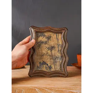 Vintage Curved Resin Decorative Photo Frame in Imitation Walnut Color, Suitable for Bedroom, Study, and Office Desk Decoration