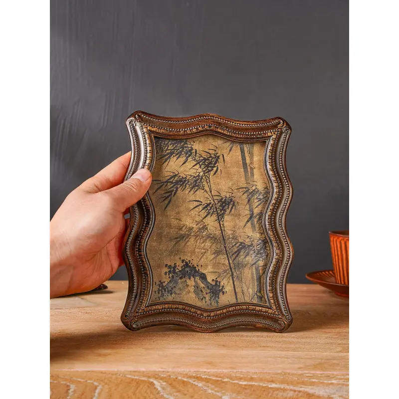 Vintage Curved Resin Decorative Photo Frame Picture Frame in Imitation Walnut Color, Home Decoration, Suitable for Bedroom, Study, and Office Desk Decoration