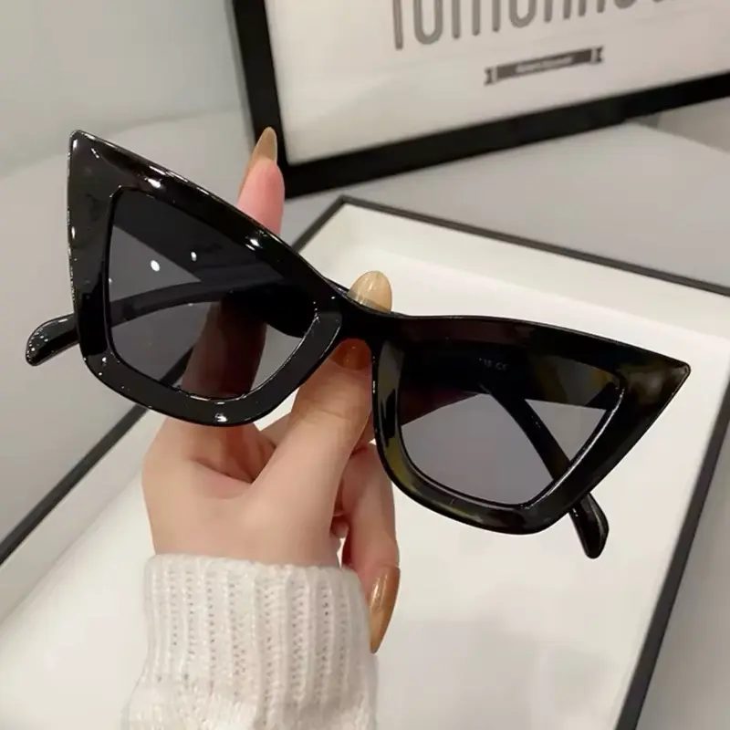 Black Cat Eye Sunglasses Women Retro Triangle Frame UV400 Fashion Stylish Eyewear