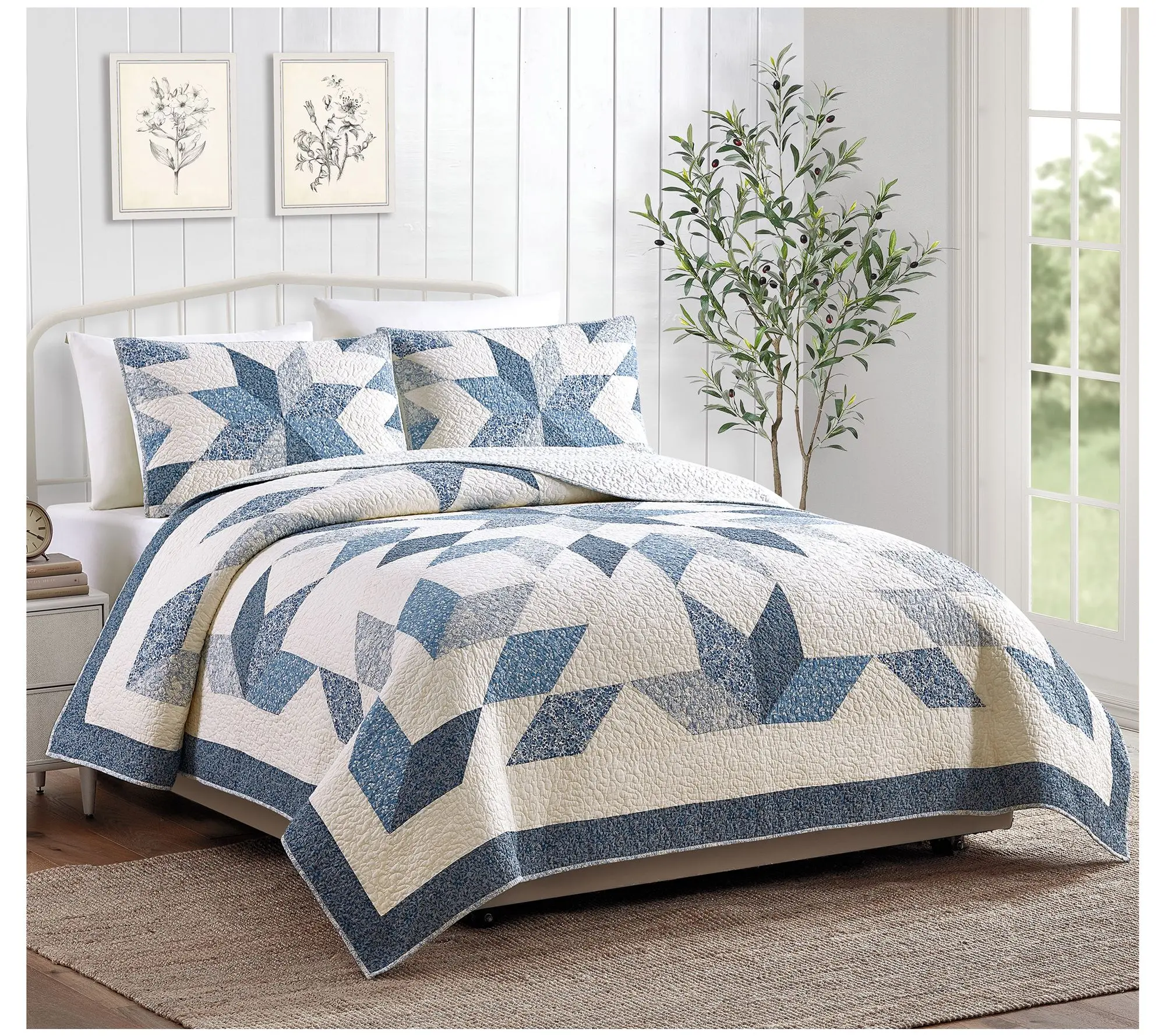 Modern Heirloom Bright Star Patchwork 3-PC F/QQuilt Set Modern Heirloom Bright Star Patchwork 3-PC F/QQuilt Set