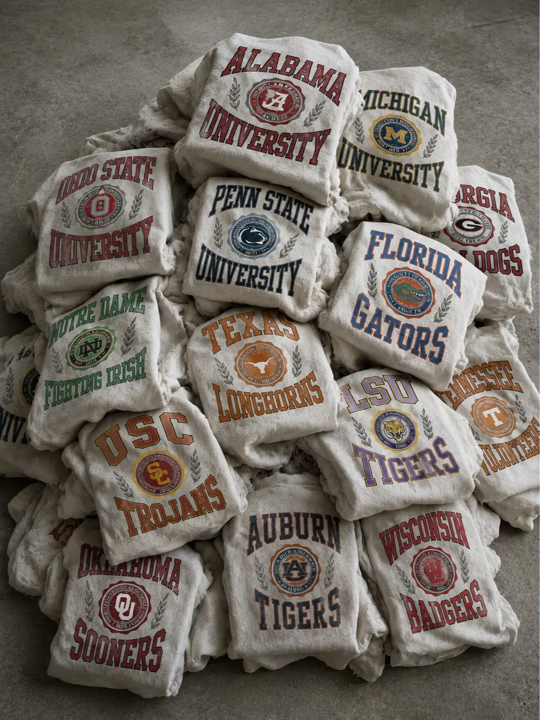 All Team Football Graphic T Shirt Vintage College Football Fan Tee Retro University Sports Shirt Soft Cotton Unisex Game Day Apparel Classic Campus Style Gift for Men Women Football Lovers
