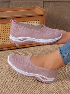 Spring Summer New Mesh Mom Shoes Soft Sole Anti-Slip Slip-On Walking Women's Comfortable Lightweight Breathable Net Shoes Slip On Style Casual Shoes Lightweight Slip Ons