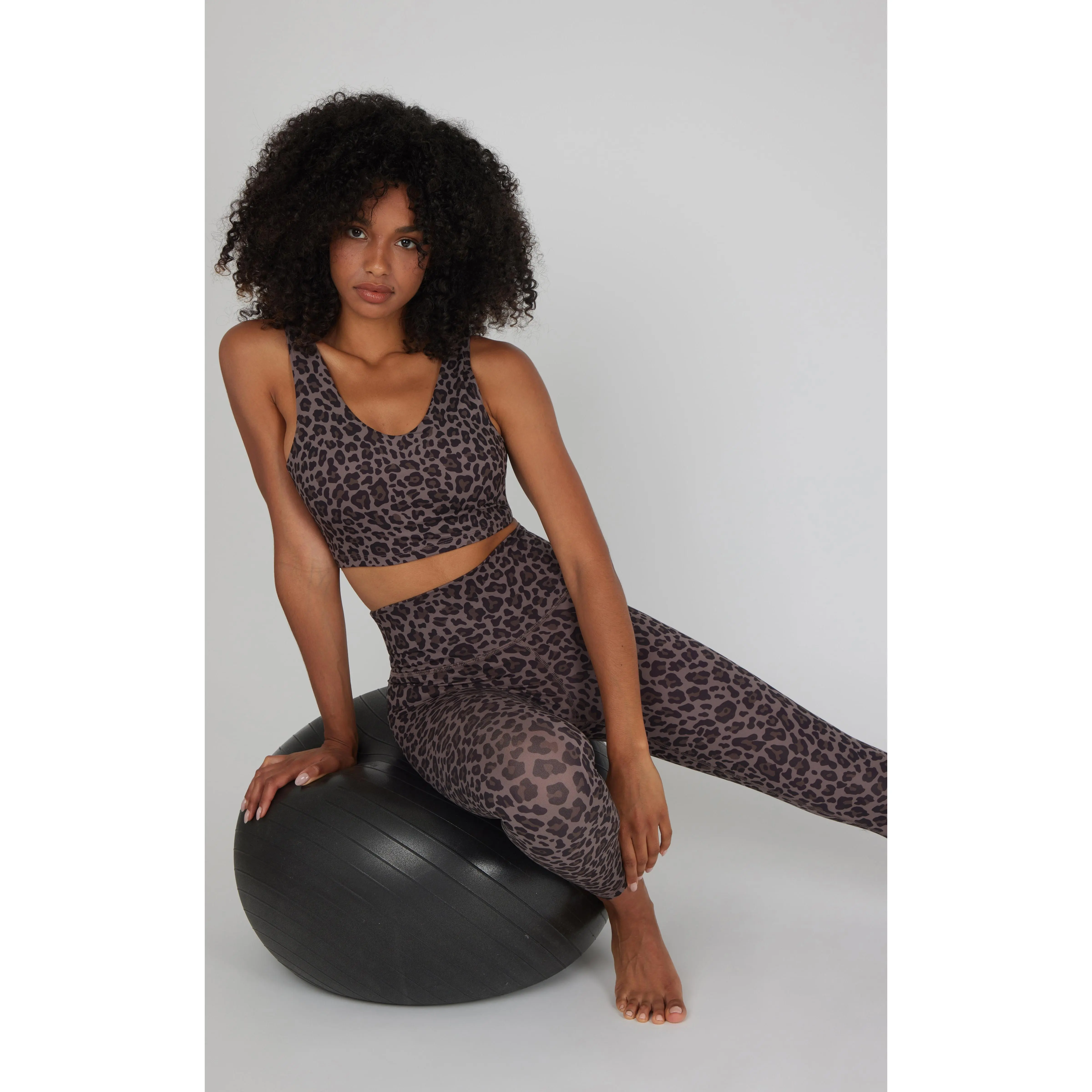 Lux Leopard Ankle Legging
