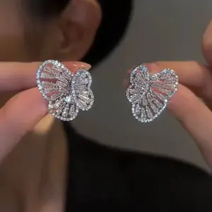 LisiZen New Style Removable Two-Way Wearing Butterfly Earrings, One Piece Two Ways, Elegant Fluttering Butterfly Earrings with High-End Feel DZEH4914