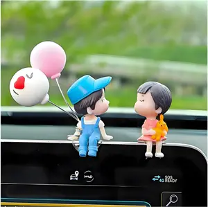 Cute Couple Car Dashboard Decorations, Lovely Couple Kiss Cartoon Figurines Car Ornament, Resin Material Boy Girl Car Interior Decoration with Balloon for Car Dashboard Gifts Father's Day Gift
