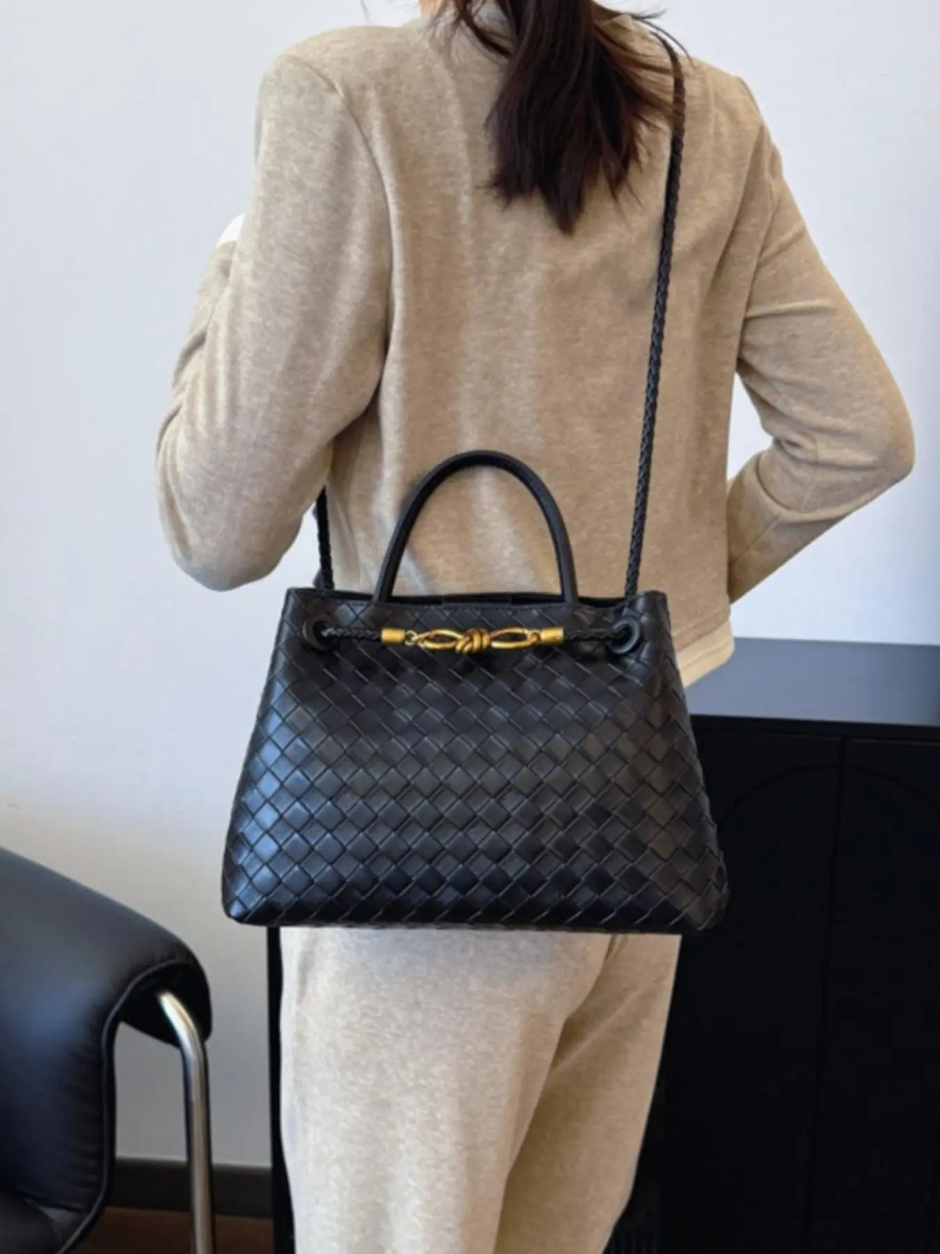 Classic Fashion Women's Handwoven Shoulder Bag, Stylish Leather Crossbody Bag, Bucket Bag, Elegant Commuter Bag for All Seasons, Handbag Shoulder Purse, Pu Tote Satchel