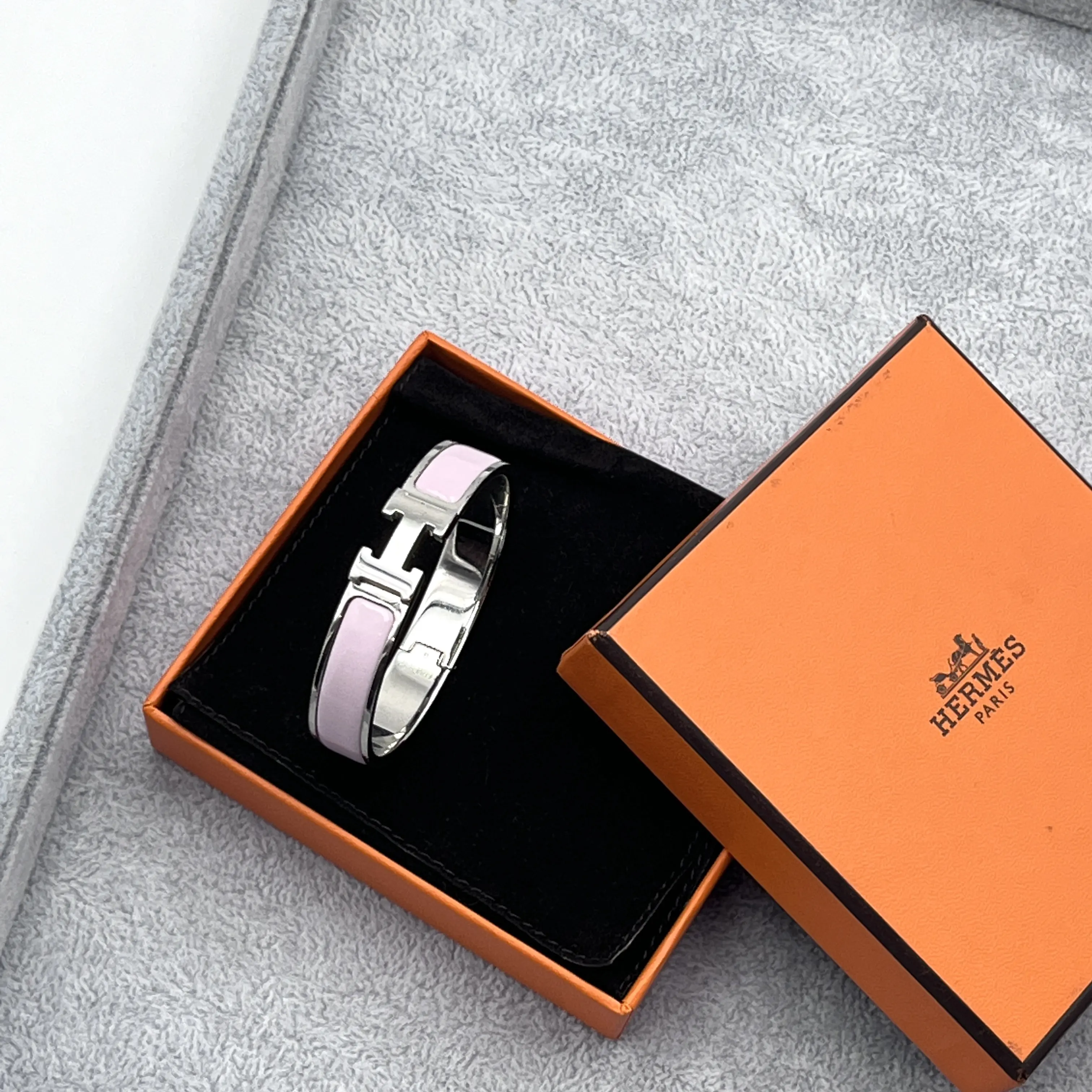 Pre-owned H1 HERMES Click Clack H Wide Bracelet — Light Purple, Palladium Plated Gold Metal, vvvvv