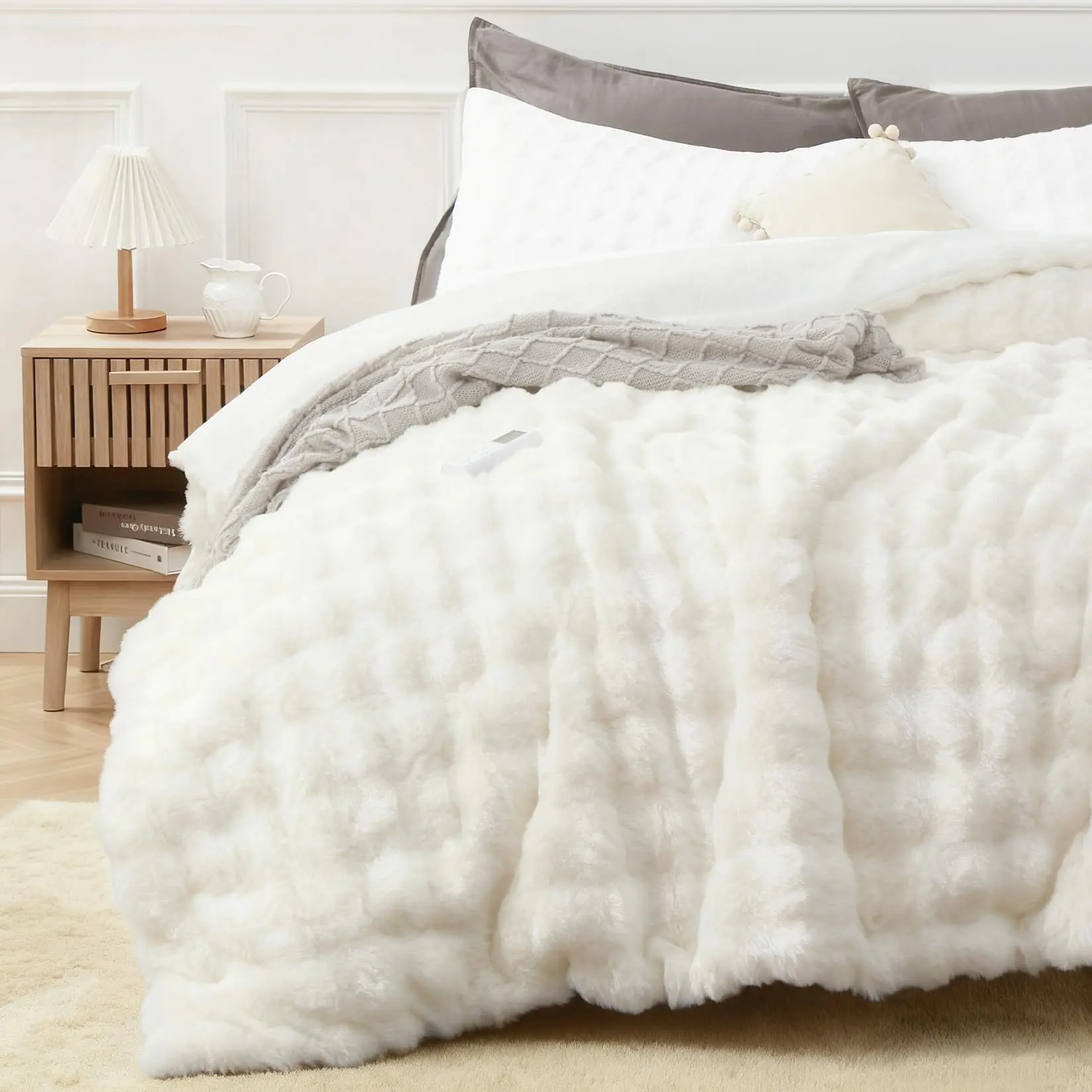 GARVEE Queen Size Heated Comforter Blanket with Wireless Controller, Fluffy Faux Fur Electric Comforter, 6 Heat Levels & 10H Auto-Off, Soft Luxury Warm Fuzzy Bedding for Bedroom Living Room, Beige