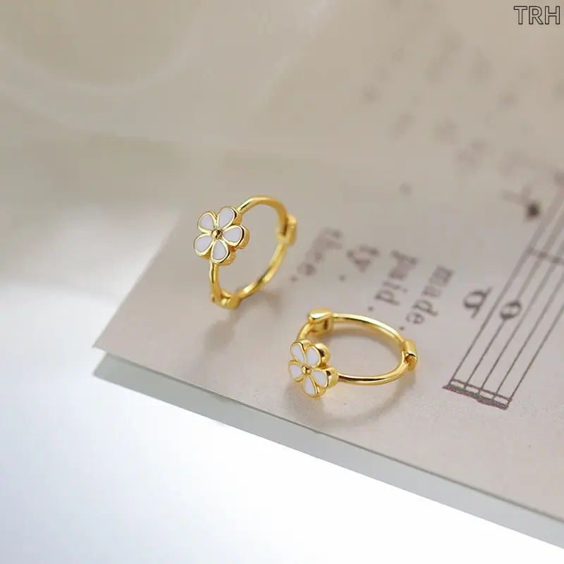 Dainty White Flower Huggie Hoop Earrings for Women, Small Daisy Enamel Cartilage Ear Cuffs, Minimalist Sweet Floral Earrings, Cute Everyday Wear Jewelry for Casual, Office & Autumn/Winter Styling