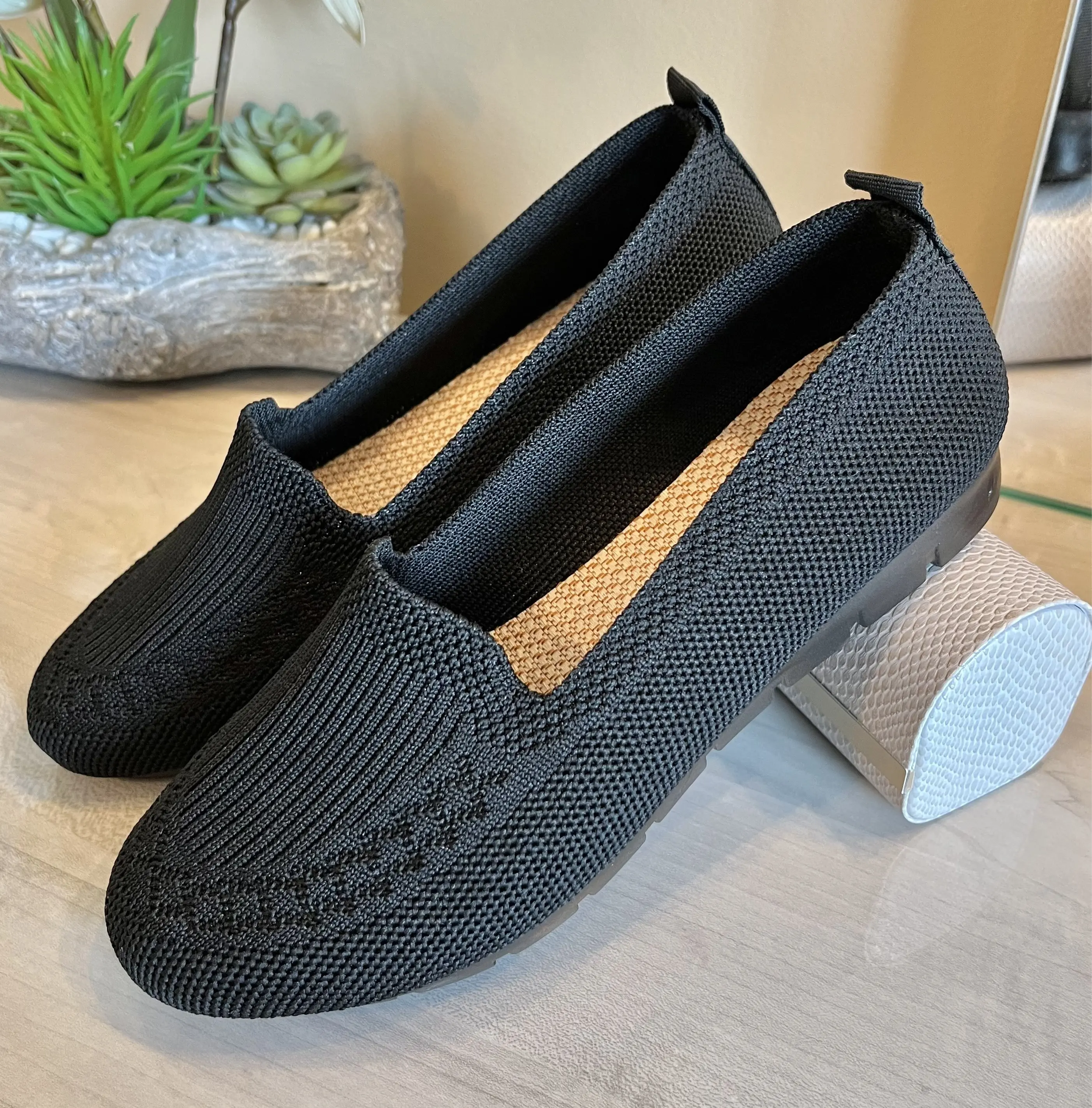 SPATI Women's Knitted Flat Shoes Lightweight Comfortable Loafers Women Footwear Slip On Casual Breathable Mesh Walking Shoes Female Round Toe Black, Pink, Purple, Red, Navy Blue, Grey, Beige Round Toe