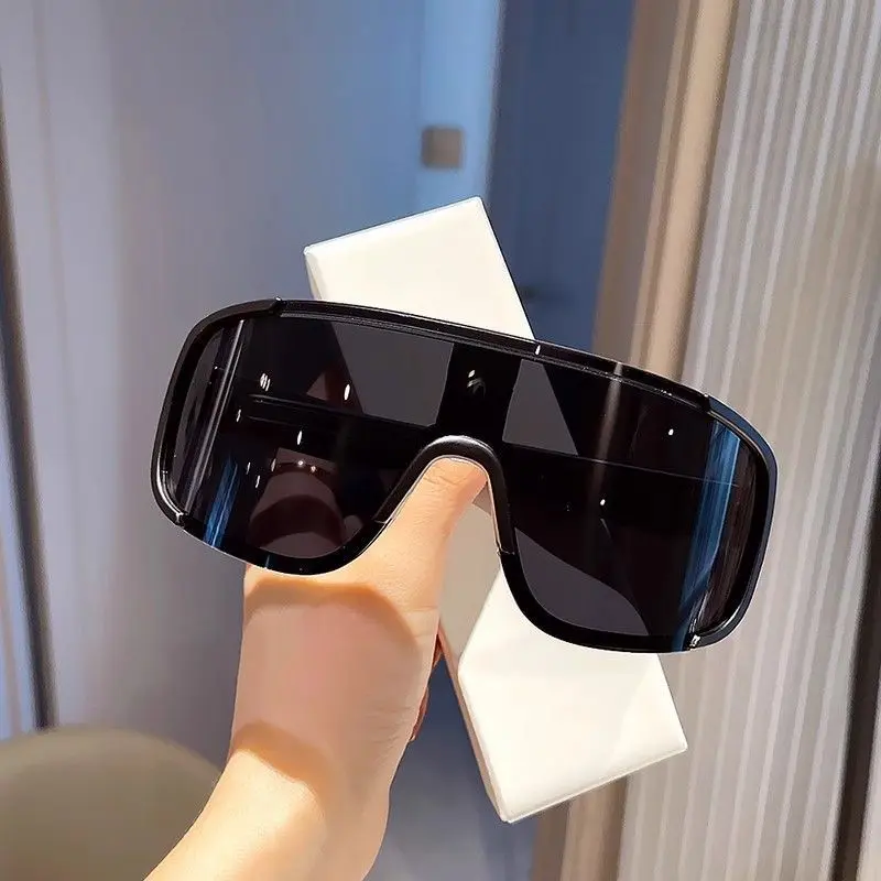 Black and gray (thin version)