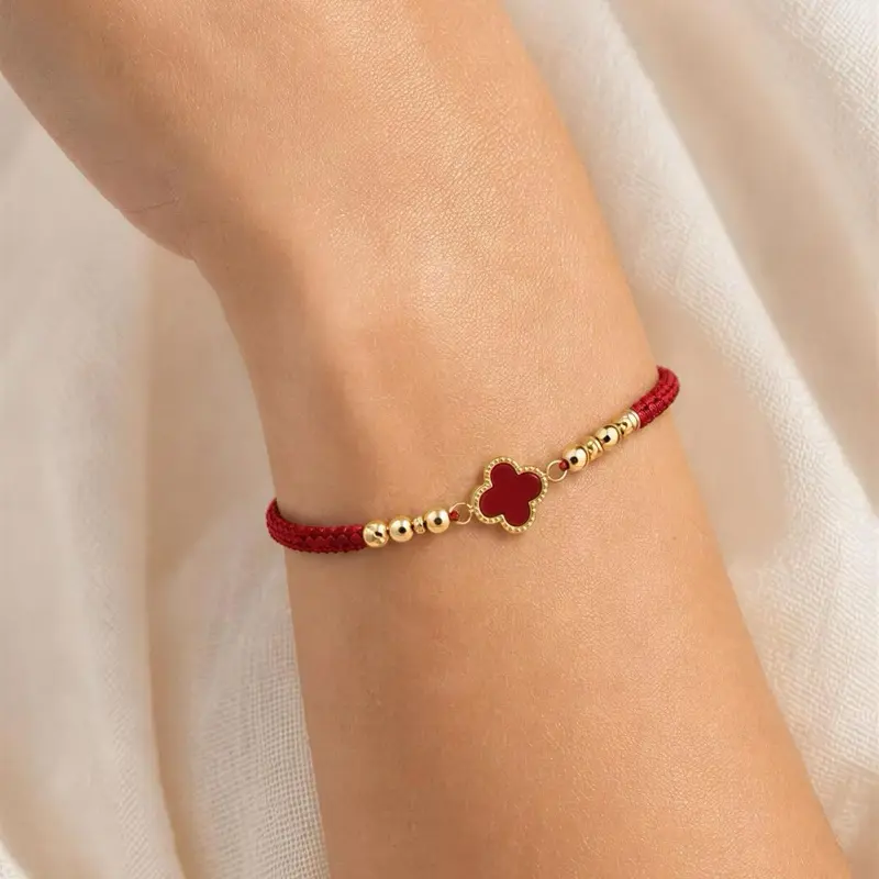 Clover thread bracelet