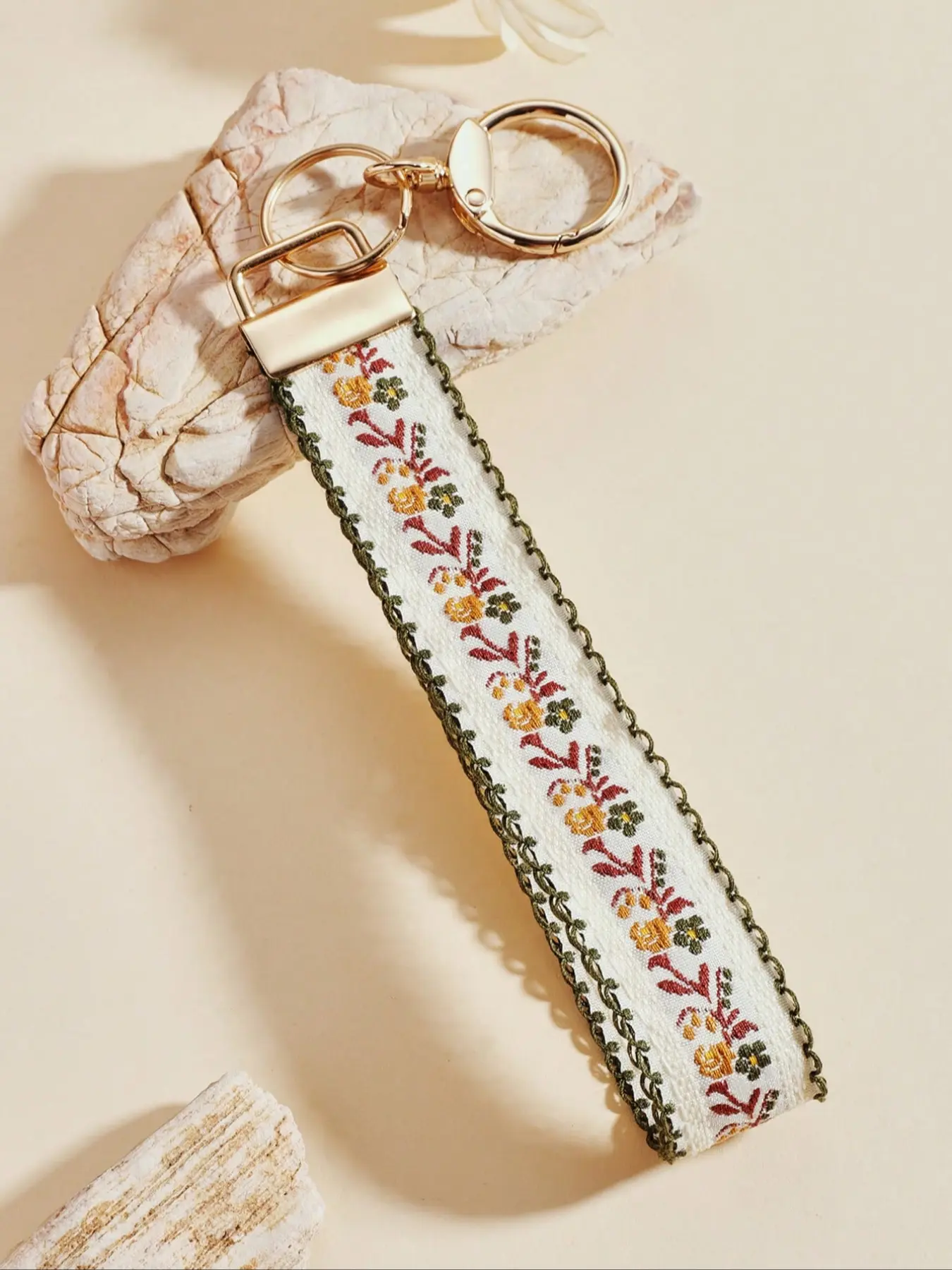 1 Piece Of Zinc Alloy Key Chain, Bag Charms, Floral Pattern Keychain, Flower Keychain, Double Layer Ribbon Keychain, Webbing Key Chain, Keychain Accessories, Wrist Key Chain, Printed Webtape Key Chain, Women's Car Key Chain, Stylish Keychain