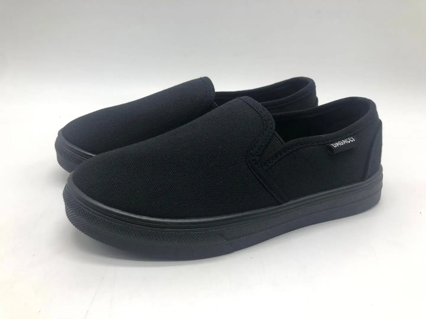 WOMEN’s SLIP-ON SHOES WOMEN’s SLIP-ON SHOES