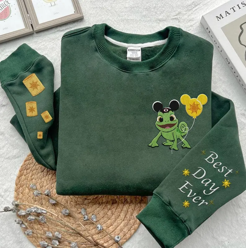 Embroidered cartoon Sweatshirt, Chameleon Lanterns Crewneck, Cute Animal, Magic Kingdom Vacation Apparel