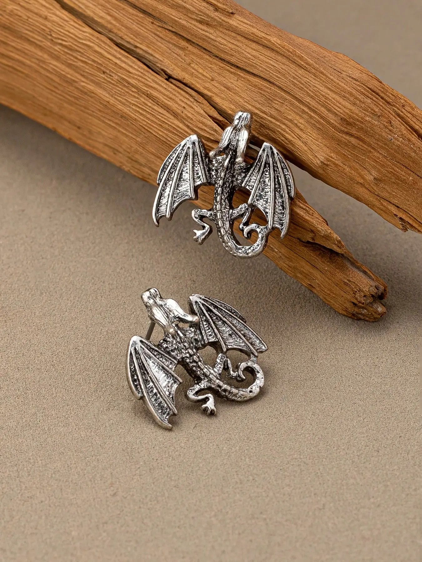 Vintage Bohemian Dragon Wing Dinosaur Earrings, Stud Earring Jewelry, Creative Metal Design, Fashionable Women's Jewelry, Classic Holiday Style, Vintage Statement Earrings, Studs Earrings