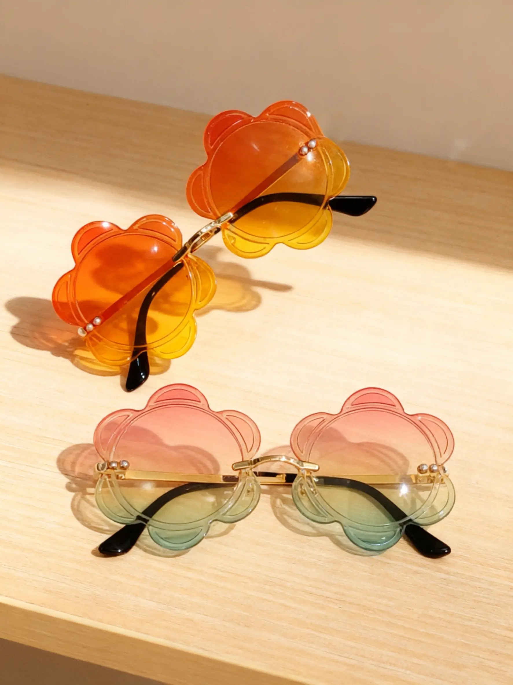 Y2K Fashion Metal Legs Sunglasses, Round Frame, Floral Pattern Design, Decorative Lenses, Unisex Beach Party Holiday All Seasons Use, Stylish Sunflower Mirror Glasses, Trendy Fashion Shades, Trendy Beach Eyewear