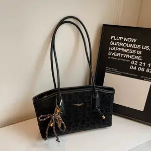 Leopard print tote bag - lightweight and soft fabric, perfect for daily use. Fashionable leopard print tote bags, casual and versatile shoulder bags, textured crossbody commuting bags, suitable for  work, shopping, parties, gifts for women