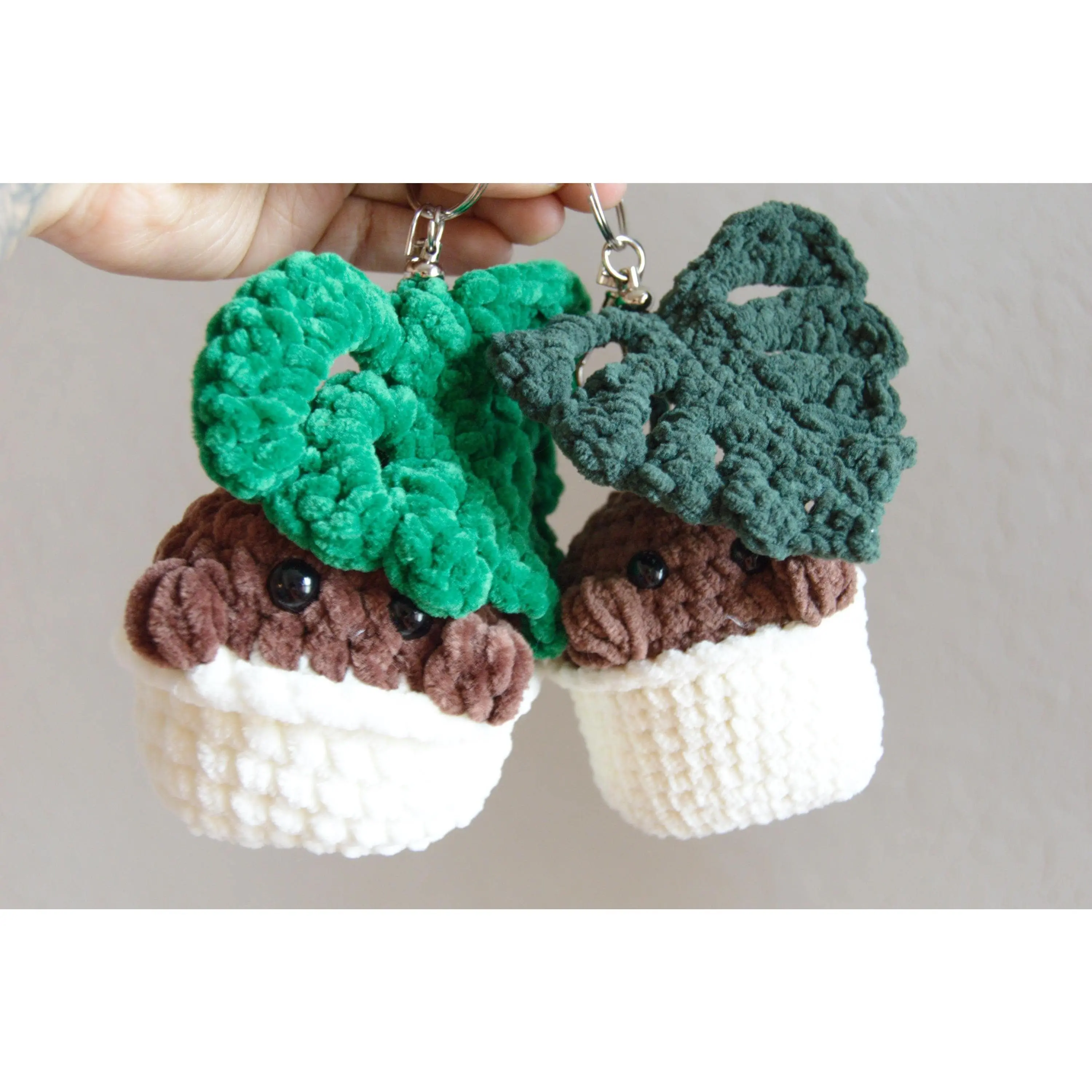 Crocheted Botanical Chonky Boy: Single Leaf Monstera Deliciosa Plushie Bag Charm, Amigurumi, Key Chain