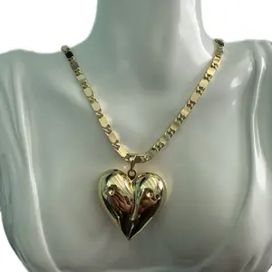 Chain size 22 and Pendant de corazón