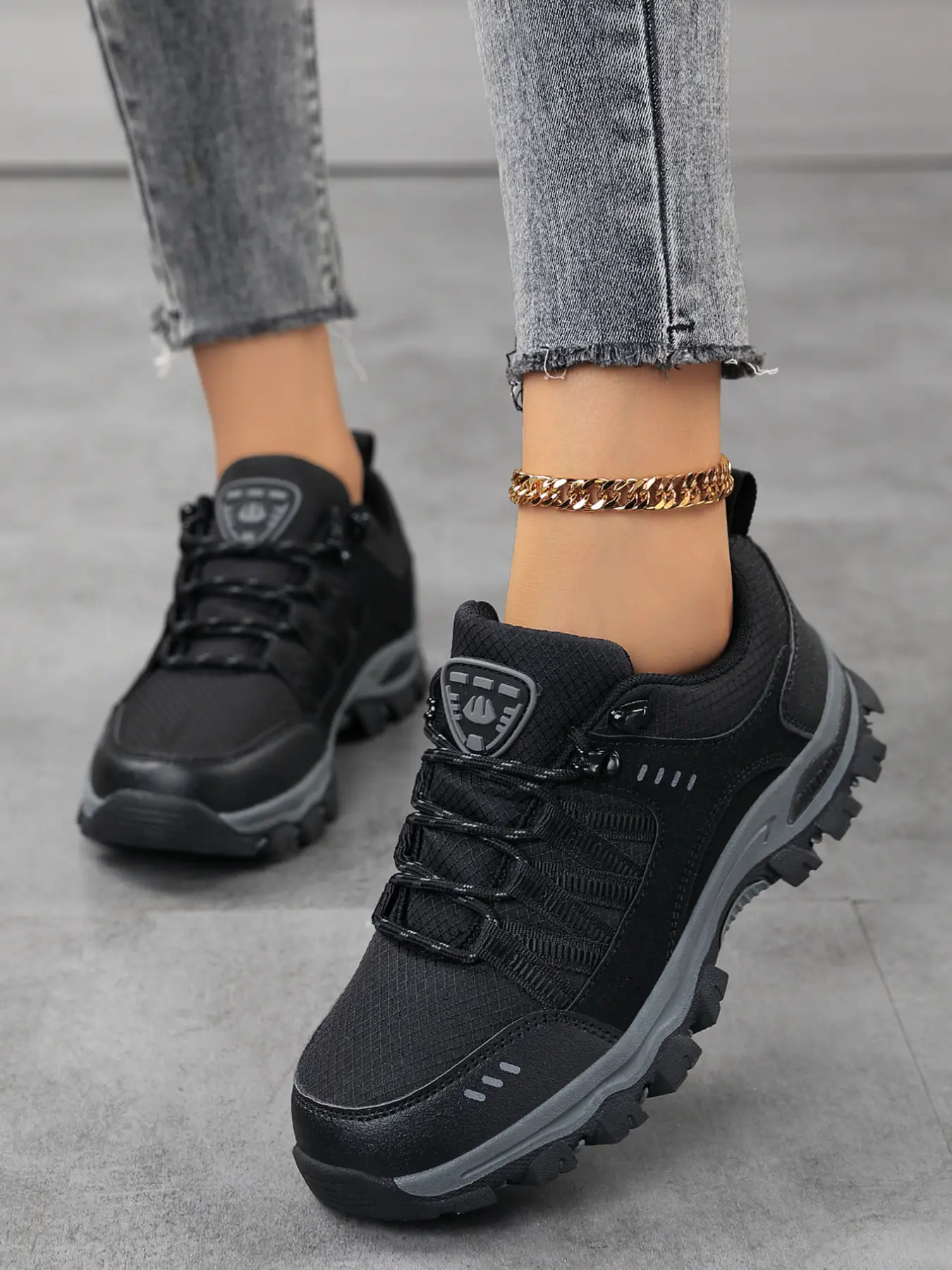2026 New Women's Couples Non-Slip Outdoor Hiking Shoes, Breathable Waterproof Climbing Commuter Casual Sports Shoes, Camping Mountain Wear, Trekking Camping Shoes, Walking Hiking Shoes