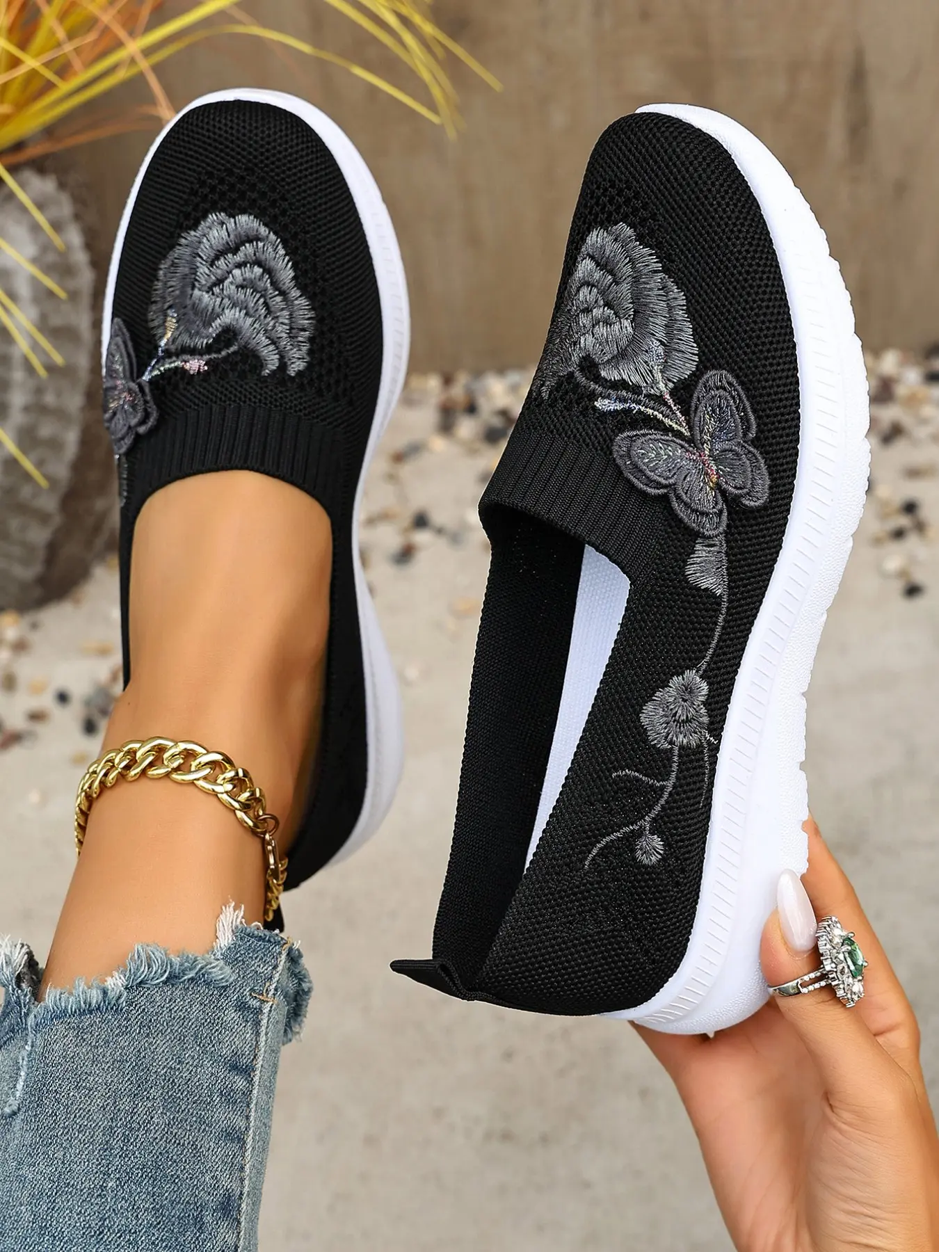 Women's Plus Size Embroidered Slip-On Casual Sports Shoes, Breathable Mesh Outdoor Athletic Sneakers, Comfortable Lightweight Footwear for Travel, Breathable Summer Footwear, Slip On Trainers, Walking Shoes, Breathable Slip Ons