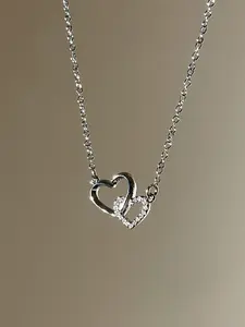 Charming Heart Pendant Necklace, Heart Shaped Necklace, Fashionable Linked Hearts Design, Perfect Gift for Her, Ideal for Casual Wear & Special Occasions, Love Necklace