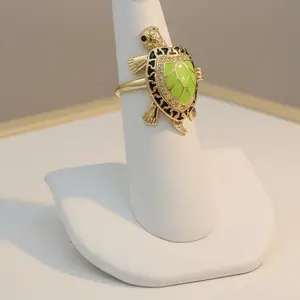 Anillo 778Gold Plated Adjustable with Green Accent Piece Jewelry Item