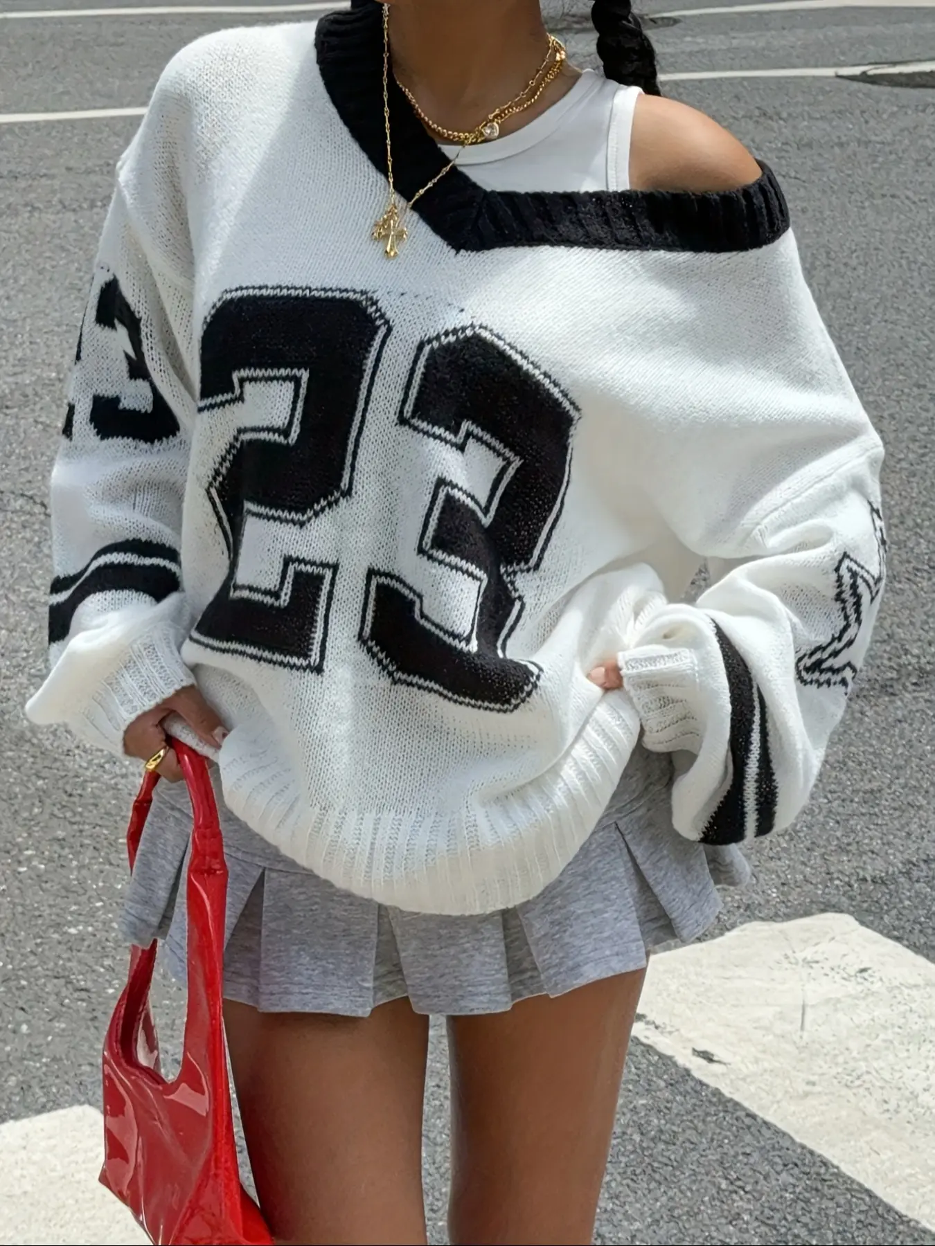 Women's Oversized White Graphic Sweater, Winter Casual V Neck Number Print Pullover, Y2K Loose Knit Top